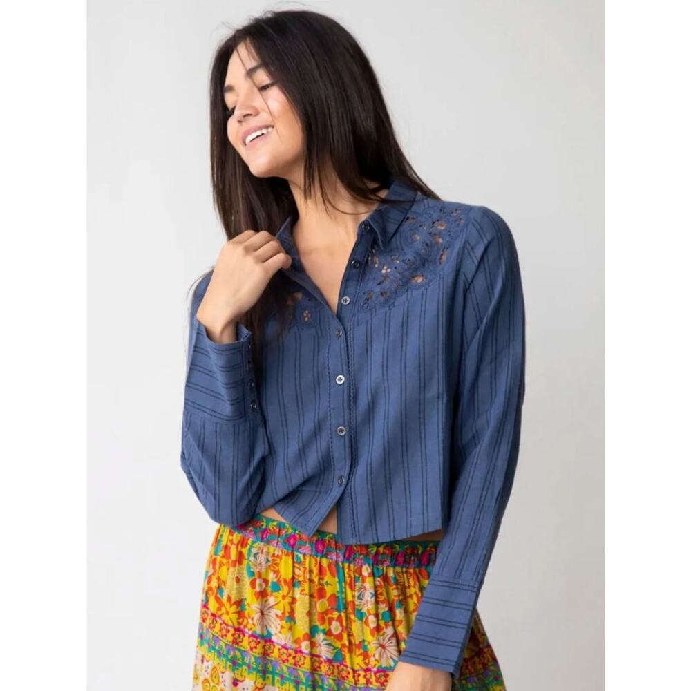 Natural Life Ana Lace Crochet Detail Cotton & Linen Cropped Button Down Blouse